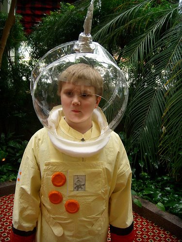 [olimar+cosplay.jpg]
