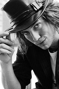 [jackson_rathbone.jpg]