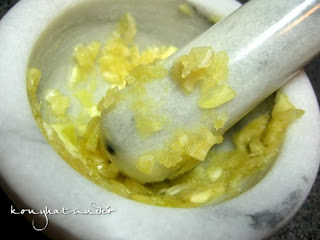 garlic-in-marble-mortar