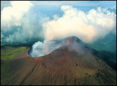 El volcán Telica de Nicaragua registra explosiones y lanza gases y cenizas Vuelo+107+mmmm
