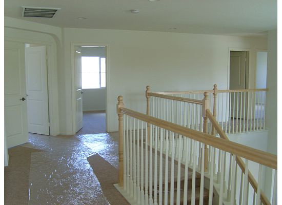 [top_stairs.jpg]