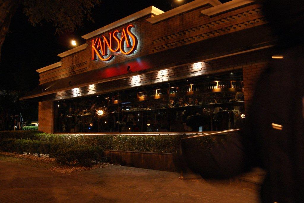 solo una cena ._. (privado Hikaru/ lizzy) 1+Kansas-Buenos-Aires-Bar-Restaurant