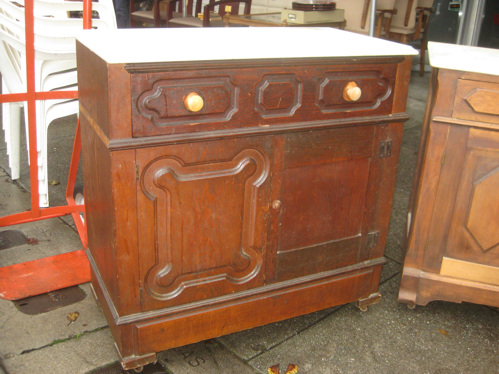 UHURU FURNITURE & COLLECTIBLES SOLD Marble Top 100