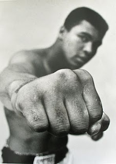 http://4.bp.blogspot.com/_hxQdDj9Vf5Q/SLqWcGnzHrI/AAAAAAAAAiM/r_DM0Nysozk/s320/muhammad_ali3.jpg