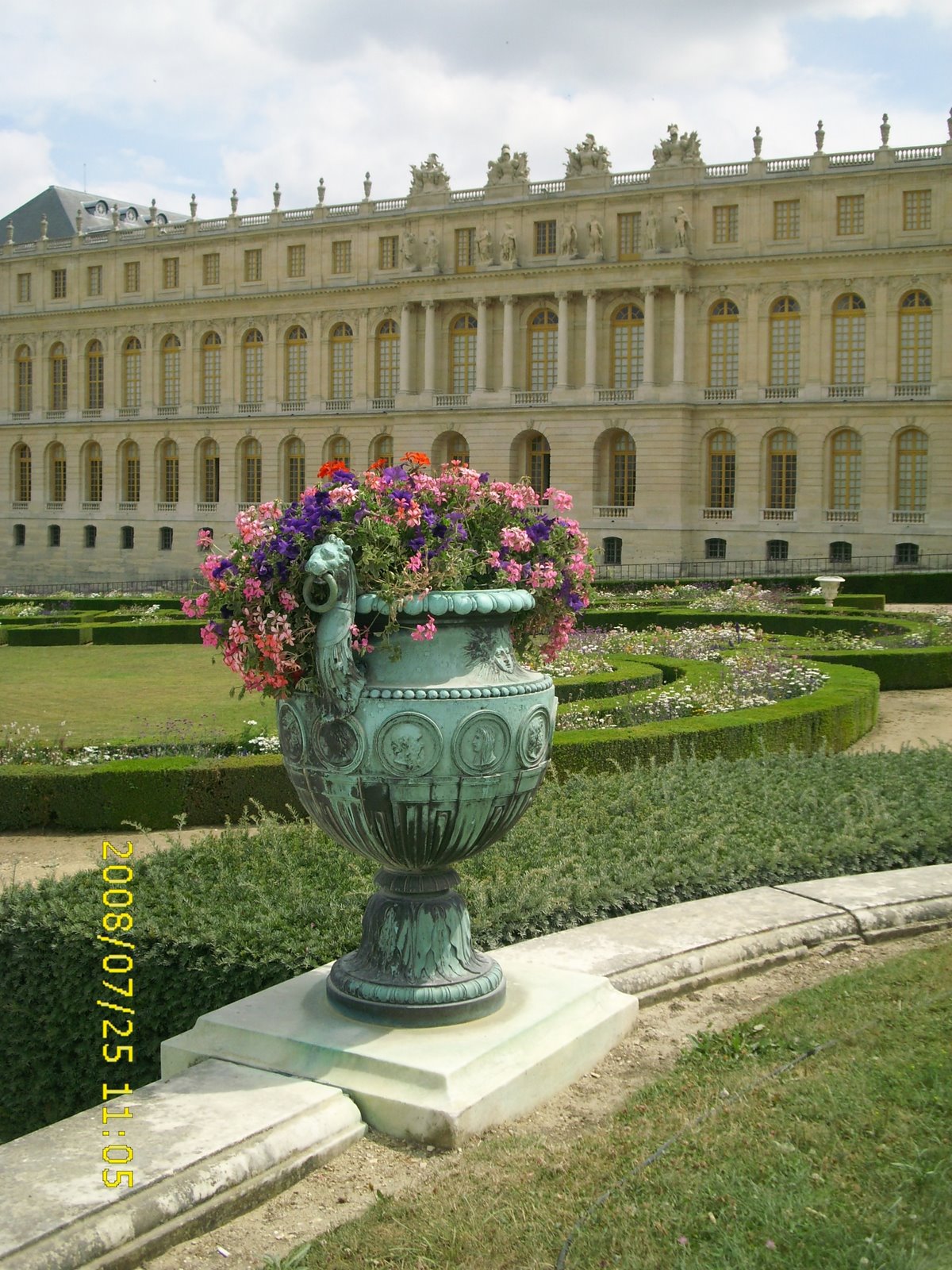 [Versailles.JPG]