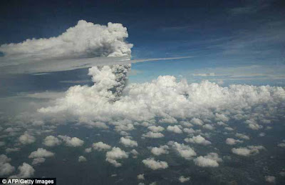 gambar letusan gunung merapi 5 november 2010