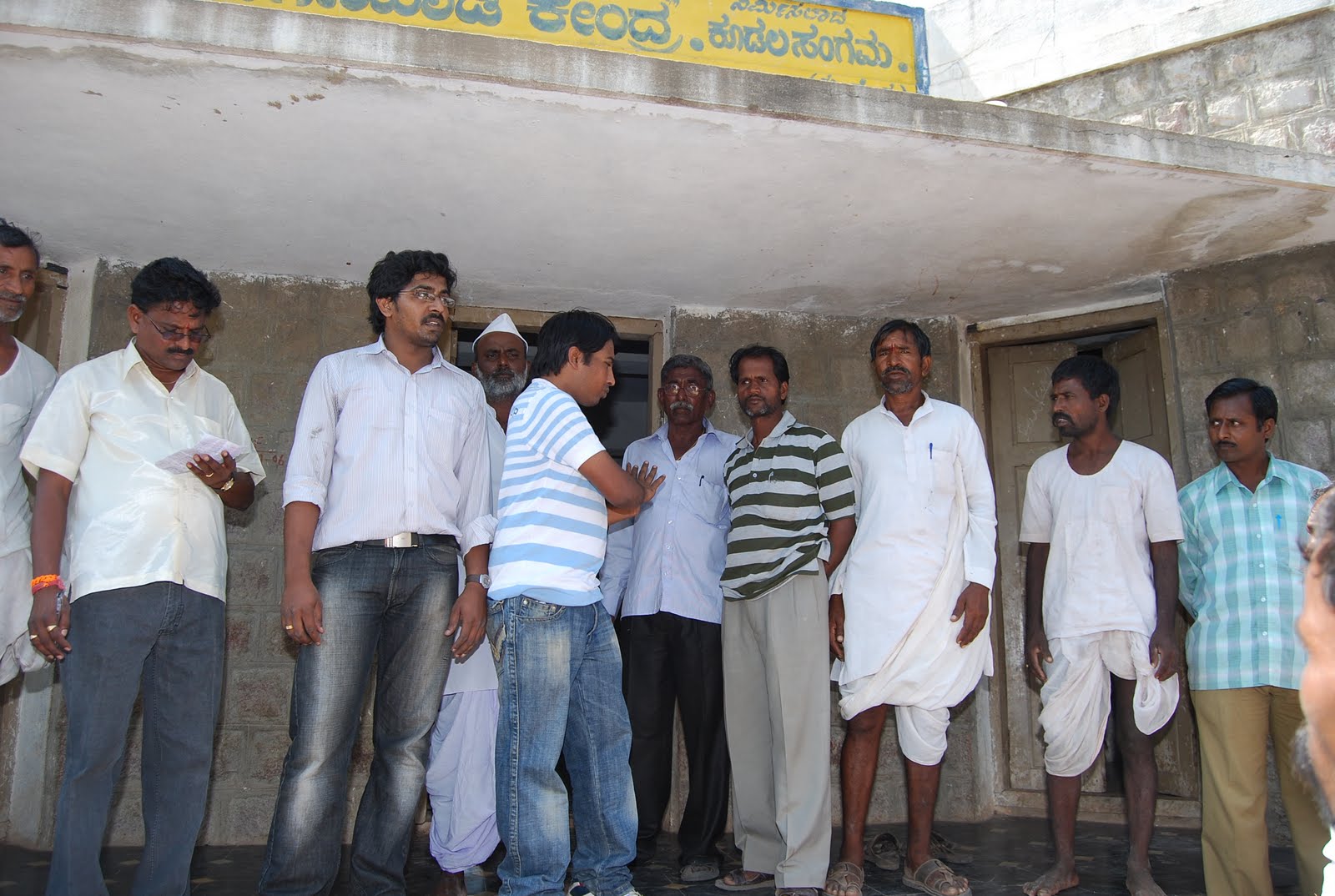 [Kajgal_reliefWork_25Oct_12.JPG]