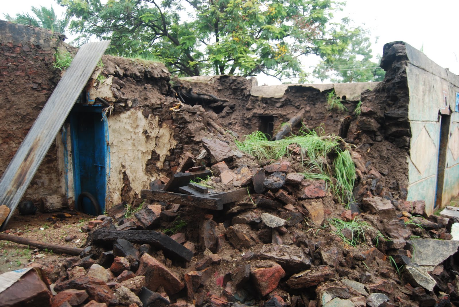 [Kajgal_reliefWork_25Oct_3.JPG]