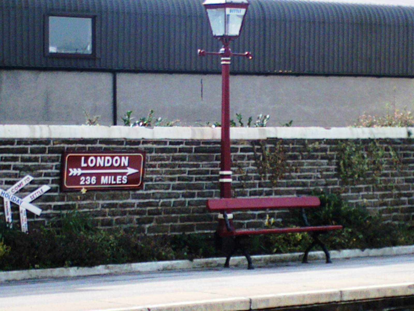 [Settle+Bench+03.JPG]
