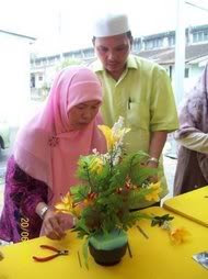 gubah bunga bersama isteri