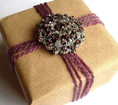 Gift Wrap Idea Brooches & Badges giftwrap6 Gift Wrap Idea Brooches & Badges