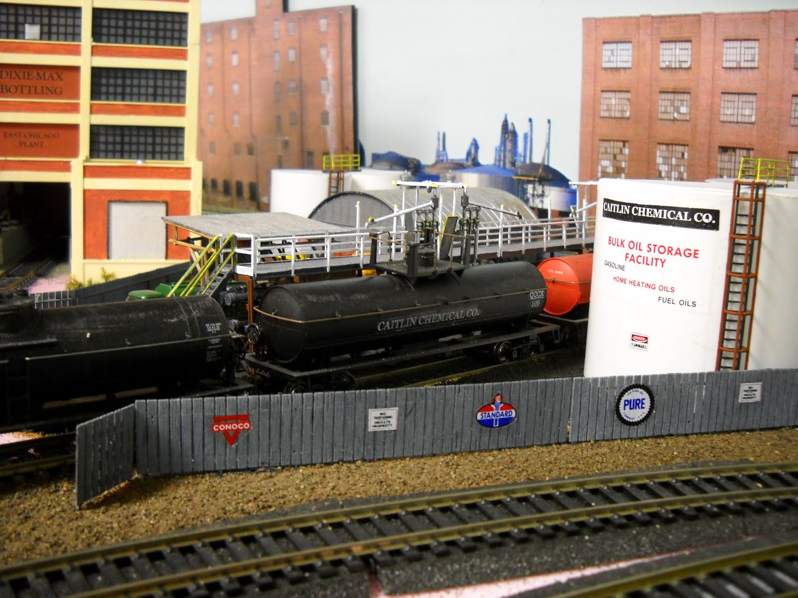 HO scale chemical plant
