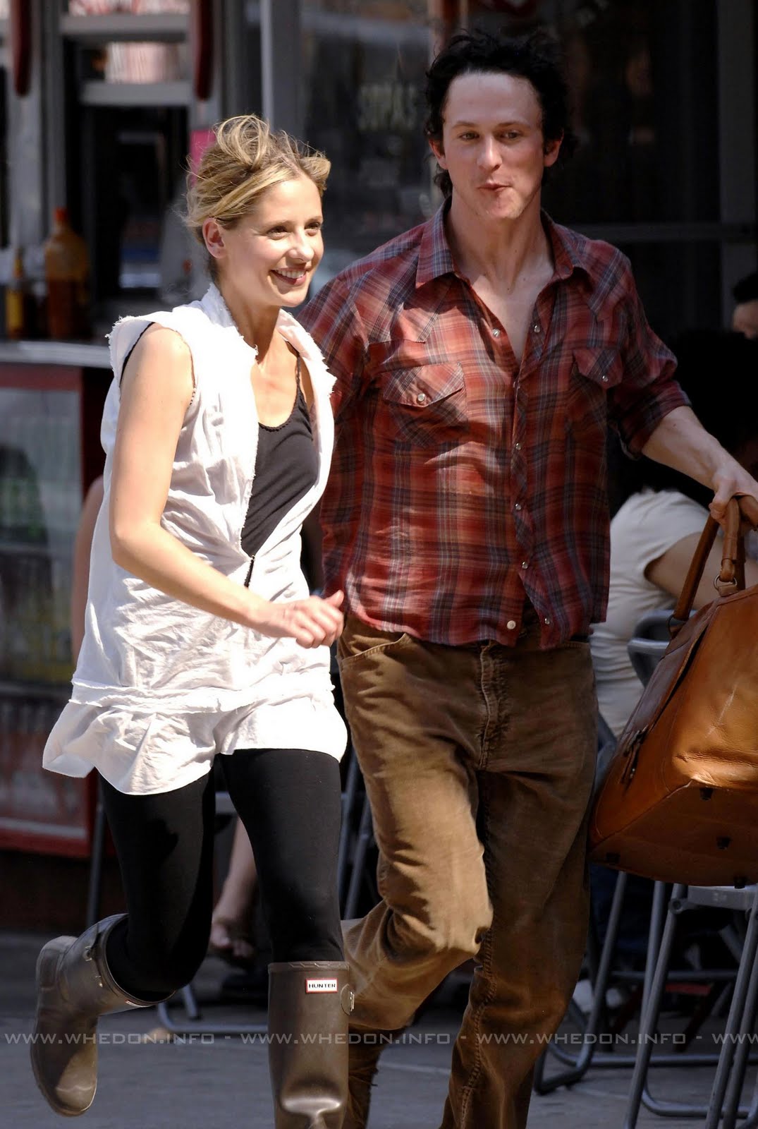 http://4.bp.blogspot.com/_i9d1Ui12j_o/TEshq6qvOkI/AAAAAAAALwE/75PZ3sNNPBg/s1600/sarah-michelle-gellar-veronika-decides-to-die-movie-on-the-set-june-10-2008-hq-29-1500.jpg