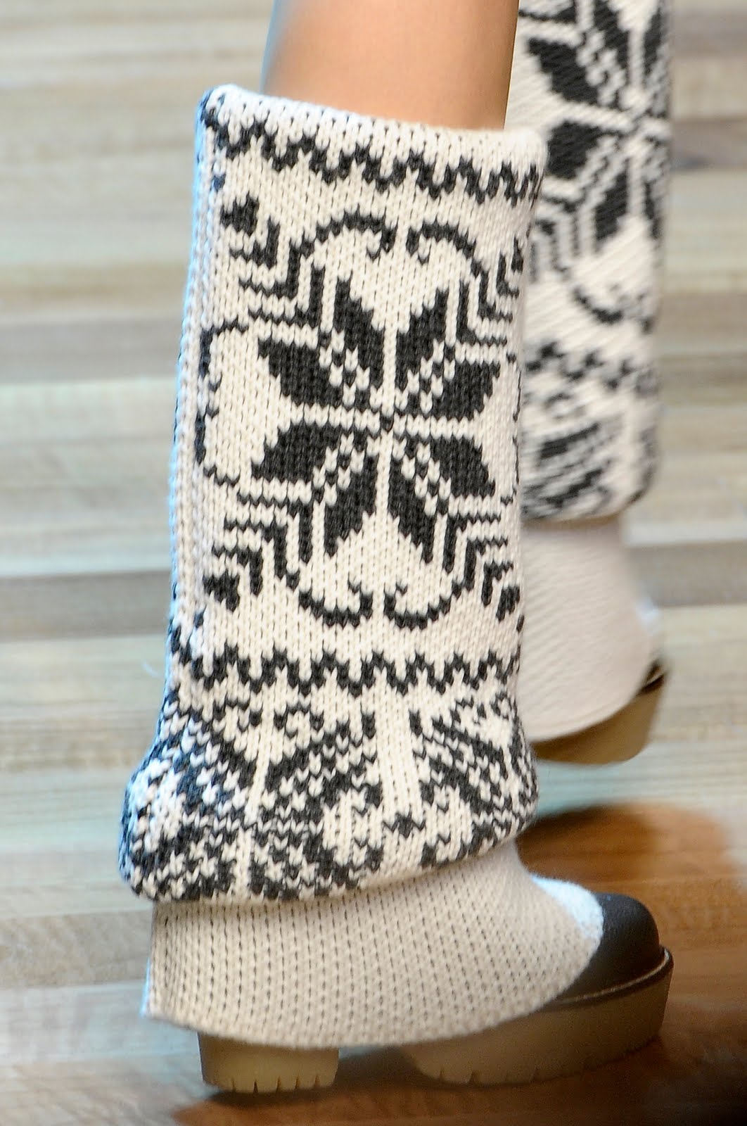 Cloudy Crochet Knitted shoecovers by Dior and D&G, love them!