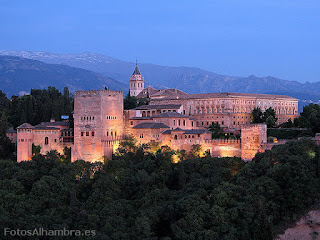 Vista de la Alhambra al atardecer.