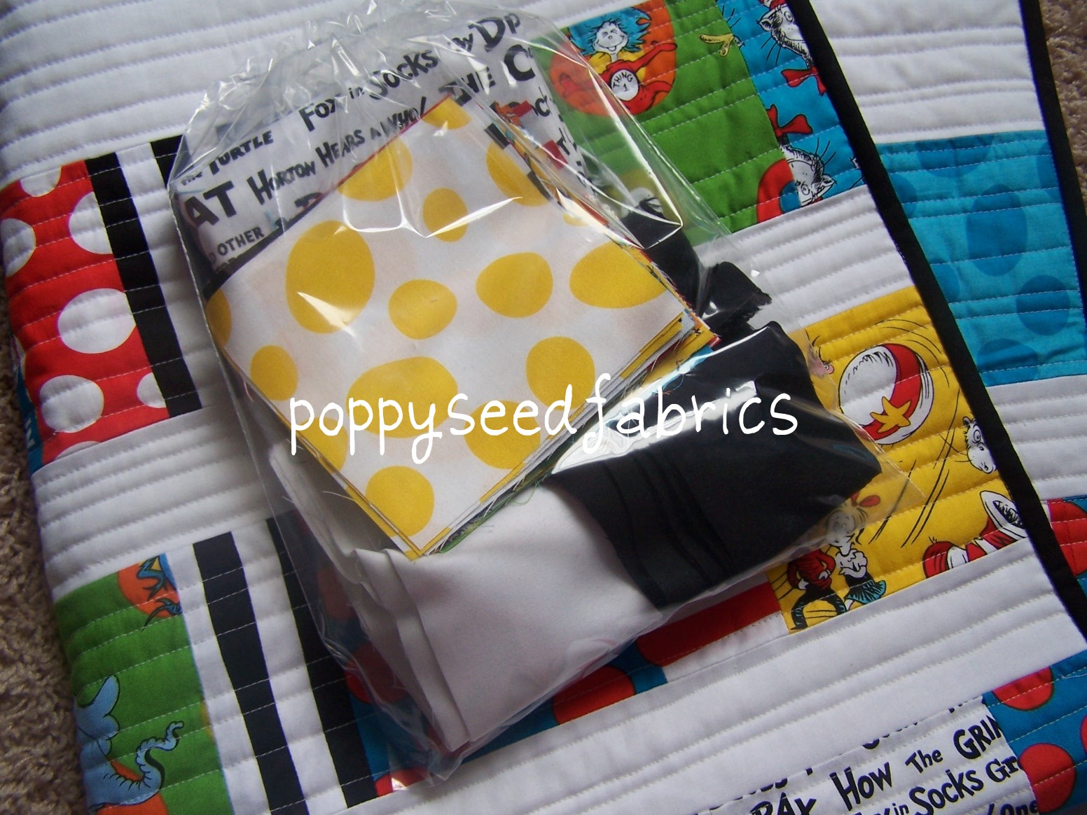 POPPYSEED FABRICS Quilt in a Bag, CAT IN THE HAT