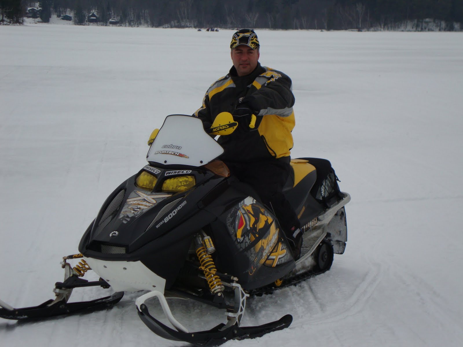 [snowmobiling+003.JPG]