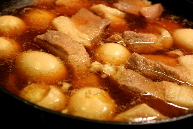 Có bác nào biết làm món thịt kho tàu không?