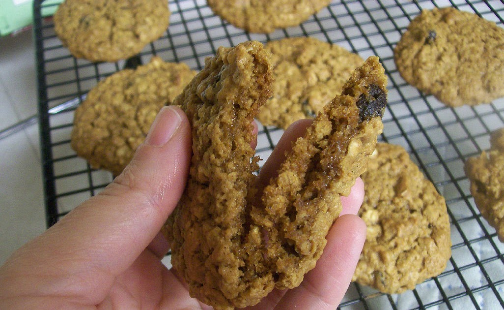 Full Bellies, Happy Kids Molasses Oat Cookies!