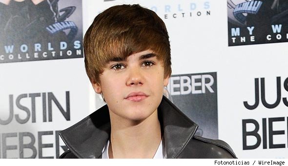 justin bieber and selena gomez new haircut. selena gomez new hair 2011.