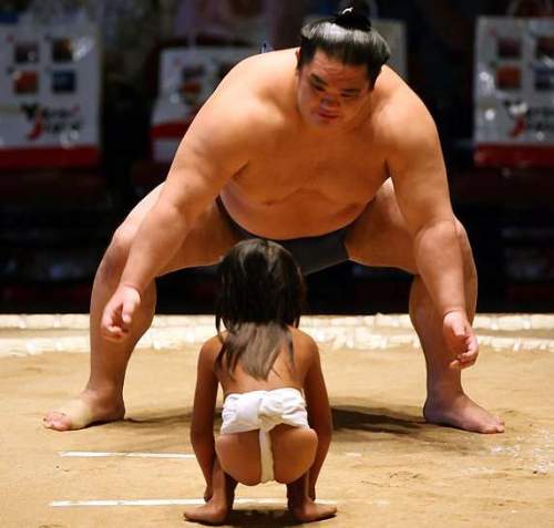 sumo-fighters-www.ritemail.blogspot.com-02.jpg