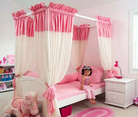 Love the wallpaper in this one . Love the wallpaper in this one .