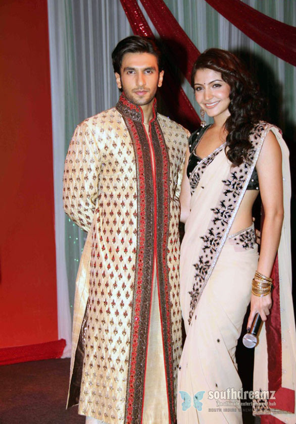 Anushka Sharma Hot Saree anushka sharma hot saree pics. Anushka Sharma Hot Saree