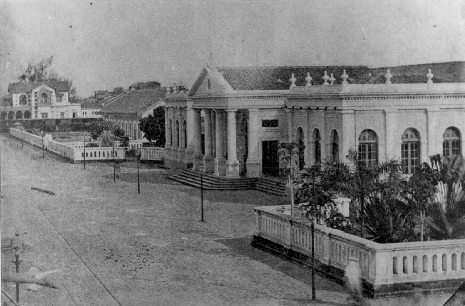 Fortaleza subterrânea abriga, no Centro, de cripta a estação de