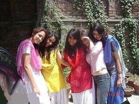 Sexy Pakistani School Girls Pictures