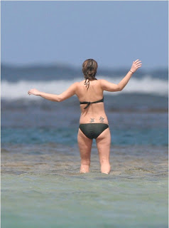 Drew Barrymore in Sexy Bikini