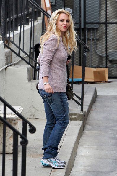 Are Britney spears braless Were Britney spears braless