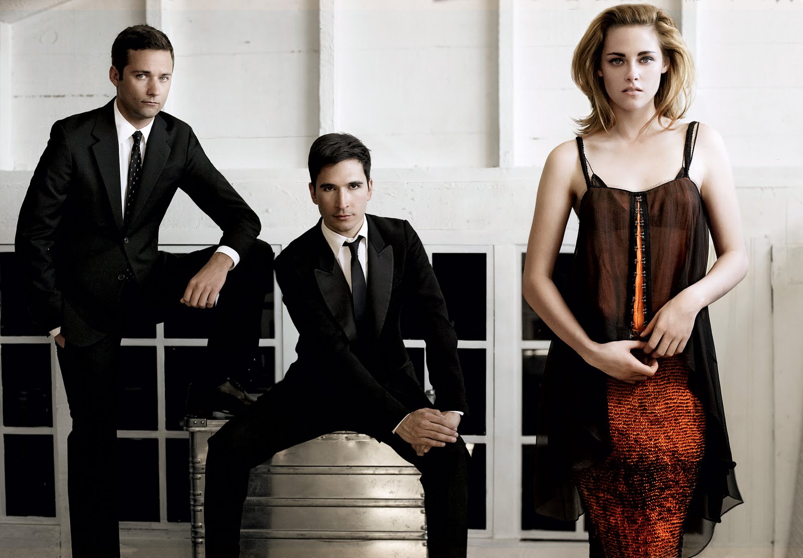 http://4.bp.blogspot.com/_iasrzP5ytRI/TTXeoqdmV1I/AAAAAAAAODo/bvSvNbafYGg/s1600/Kristen%2BStewart%2BVogue%2Bf%25C3%25A9vrier%2B2011%2B02.jpg
