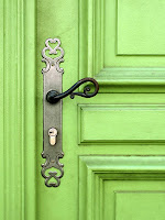 Des The Dark Alleys Behind The Green Door
