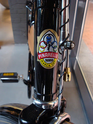 Pinarello city bike townie headbadge