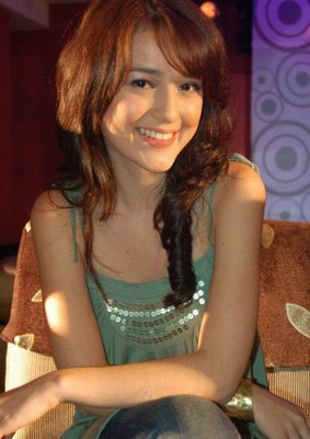 Celeb Community Blog: Julie Estelle Sexy and Beauty Photos