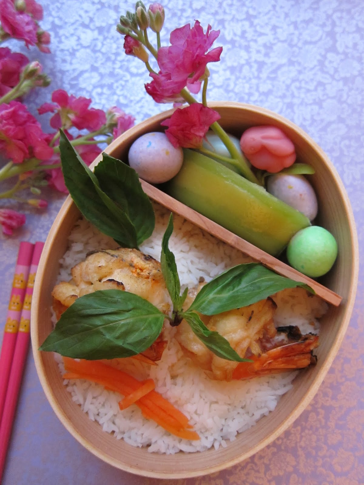 Bentobird: grilled shrimp bento with pastel sweets