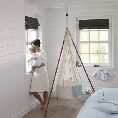 [hangingcrib.jpg]