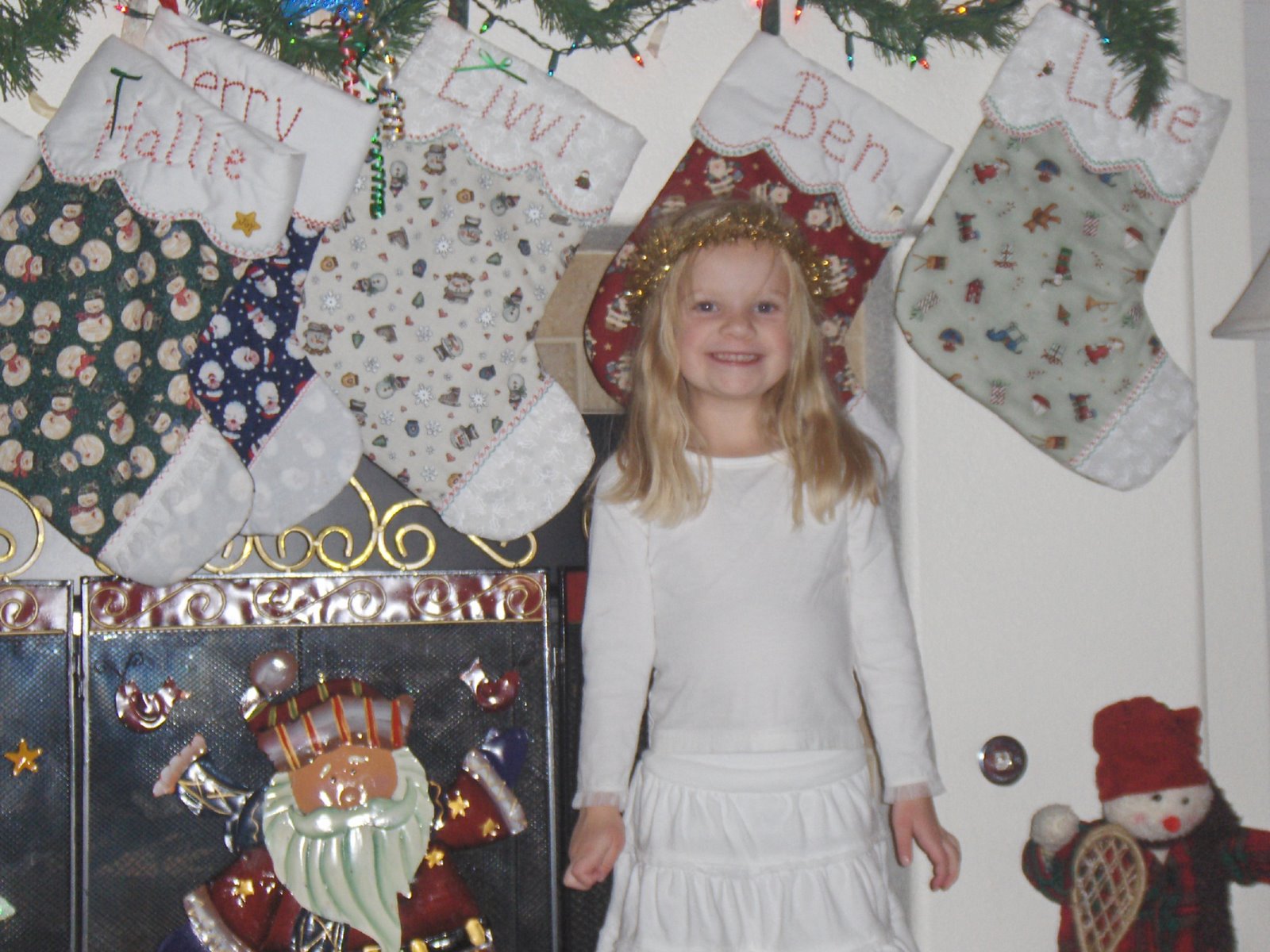 [Christmas_eve_07_Livvi_angel.JPG]