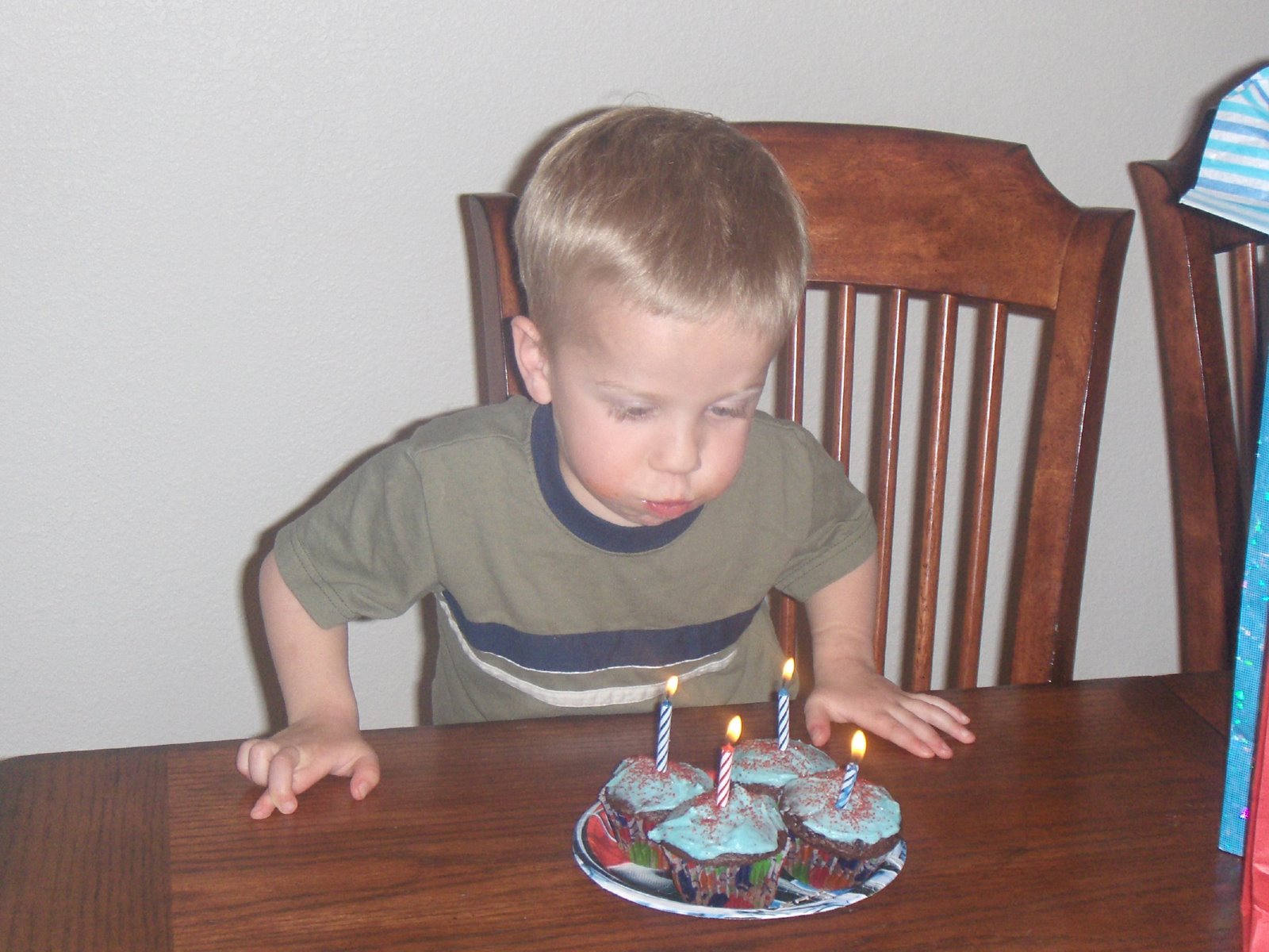 [Ben_bday_blowing_candles_Feb08.JPG]