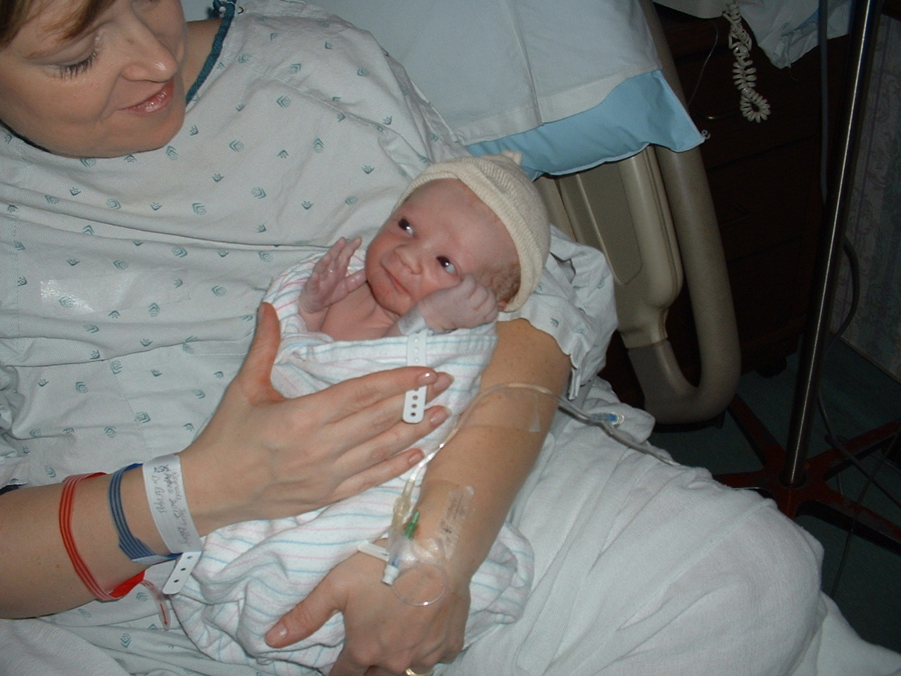 [Ben_n_Mommy_hospital_2.JPG]