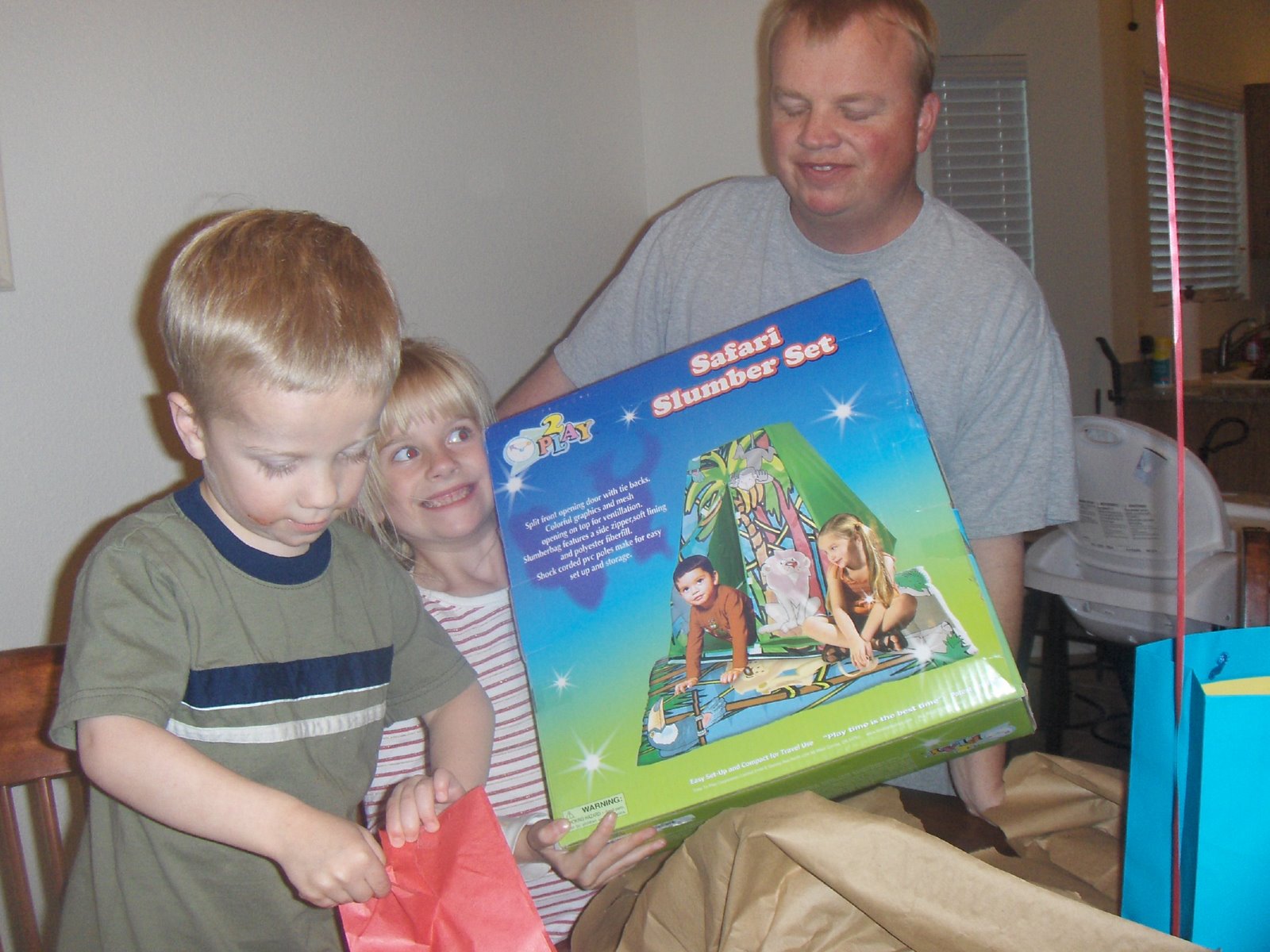 [Ben_bday_presents_tent_Feb08.JPG]