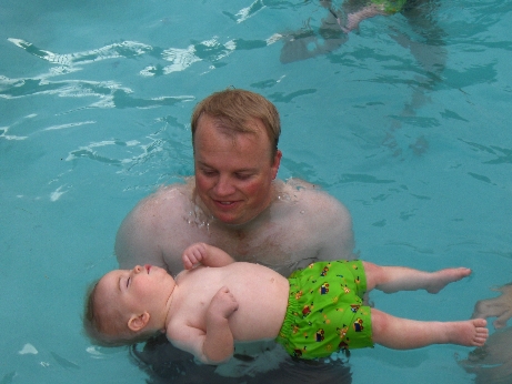 [Swimming_Lucas_daddy_floating_May07.jpg]
