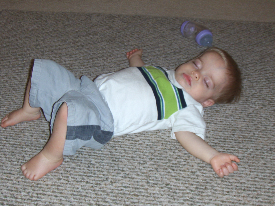 [Lucas_sleeping_floor_June07.jpg]