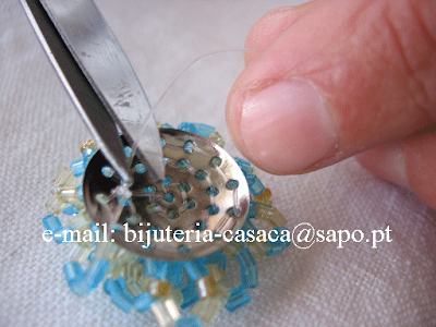 Como fazer anel de missangas sobre base