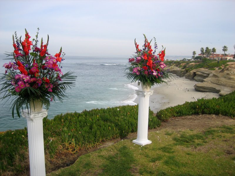 La Jolla Village Florist Ceremony Flowers at La Jolla Wedding Bowl