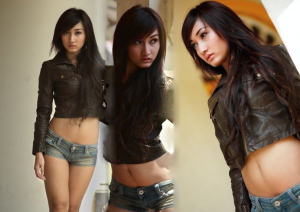 http://4.bp.blogspot.com/_iqF-fsECf9Y/TRhIpcnQoWI/AAAAAAAAAdc/oZjnJqaMQWk/s1600/cewek%2Bbali%2Btelanjang%2B1.jpg