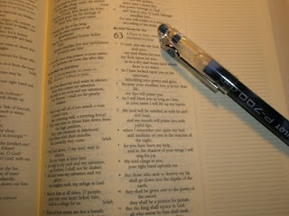 http://4.bp.blogspot.com/_iqbk62fD8d0/STgJqn4ziYI/AAAAAAAAANA/flkRl4TANUg/s320/Bible.jpg