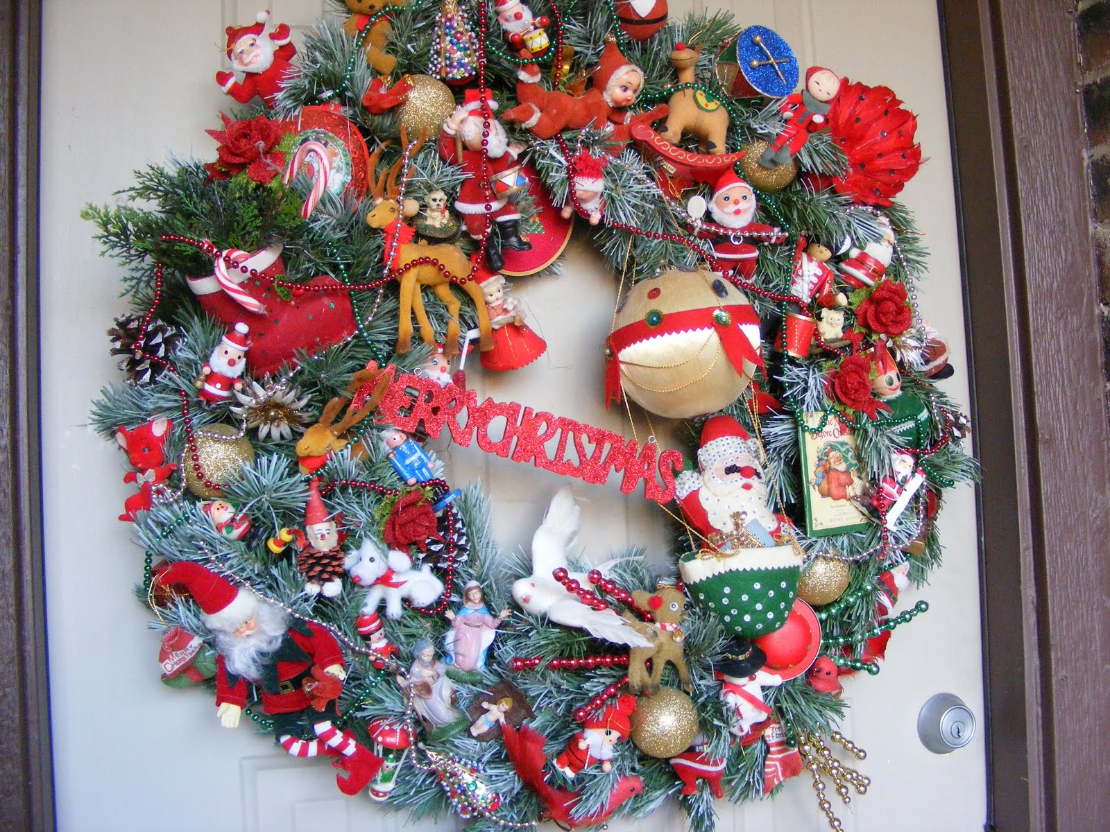 Creating Myself My tickytacky vintage wreath & Day 12 box...