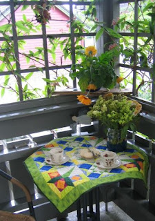 nydelig duk av jubilanten :: lovely tablecloth by the birthday girl