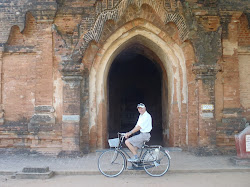 Le vélo, le meilleur moyen pour découvrir les temples de Bagan